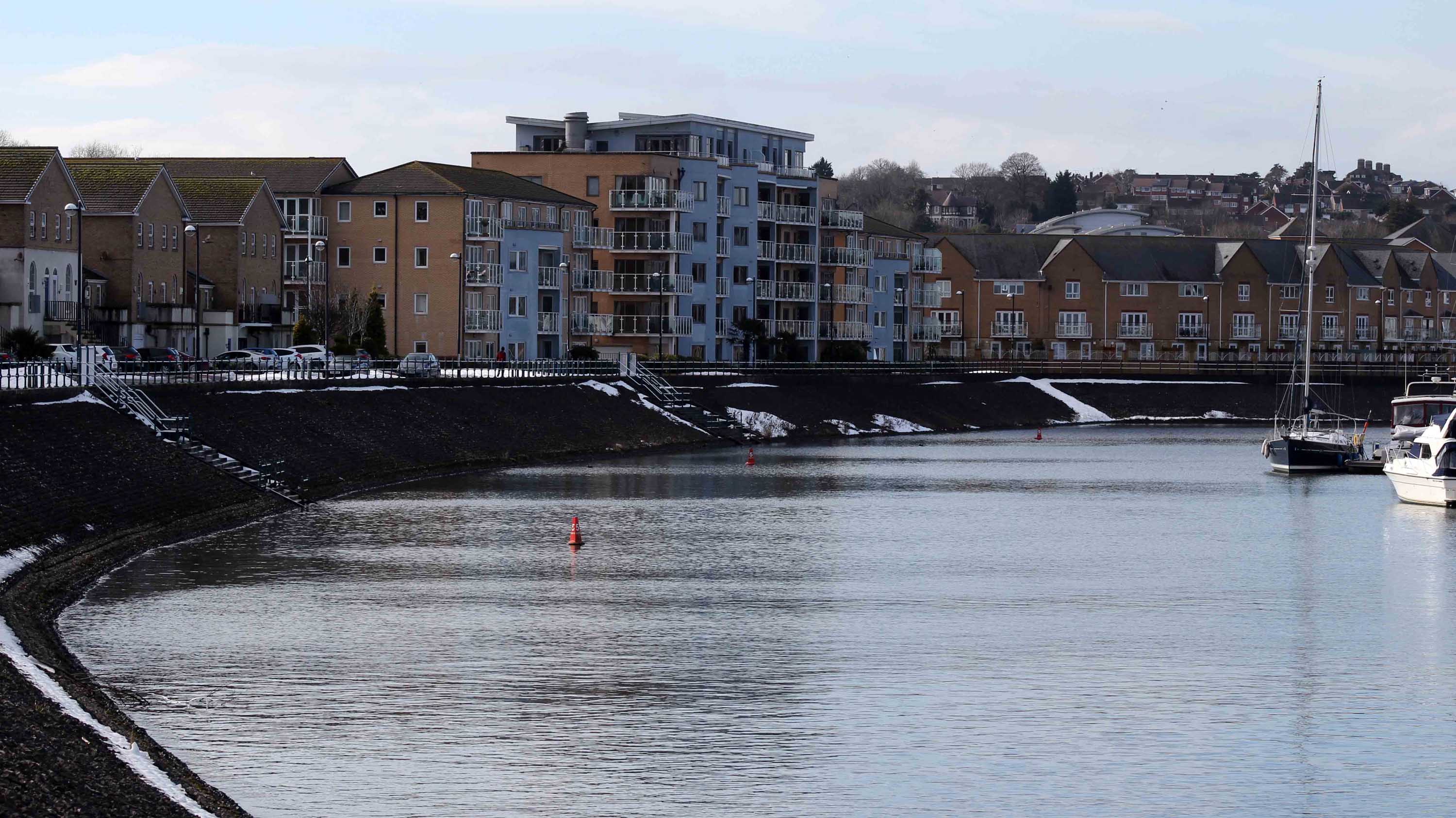 180331 1 Ely embankment